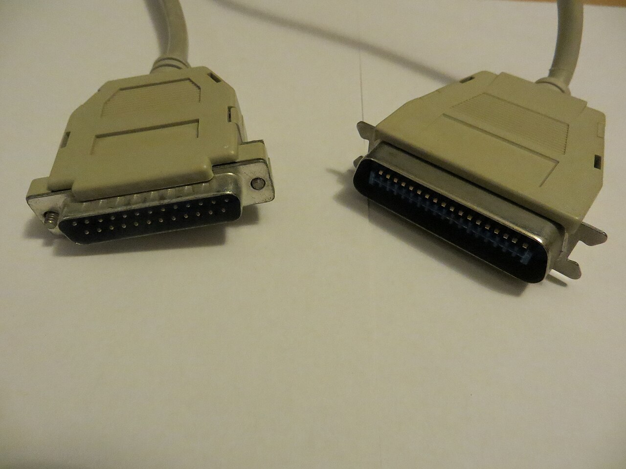 Cable paralelo con conectores DB-25 y Centronics