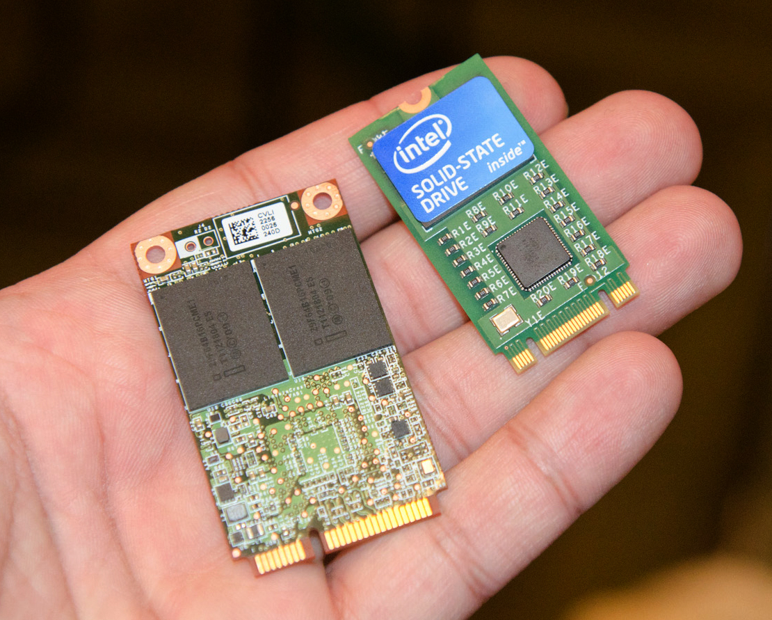 Comparación física entre un SSD mSATA y un SSD M.2